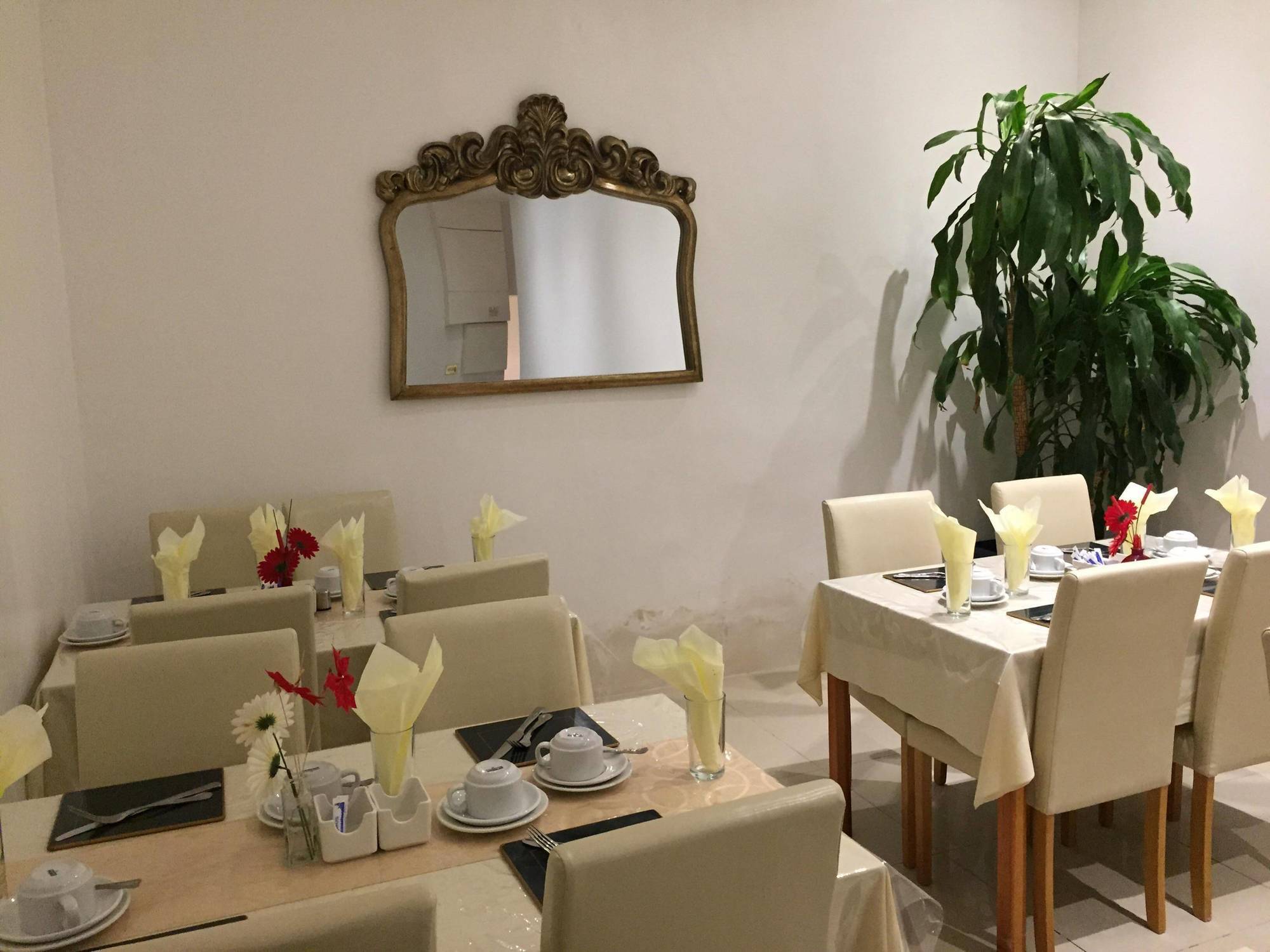 Oyo Firs Lodge London Heathrow Hounslow Exteriér fotografie