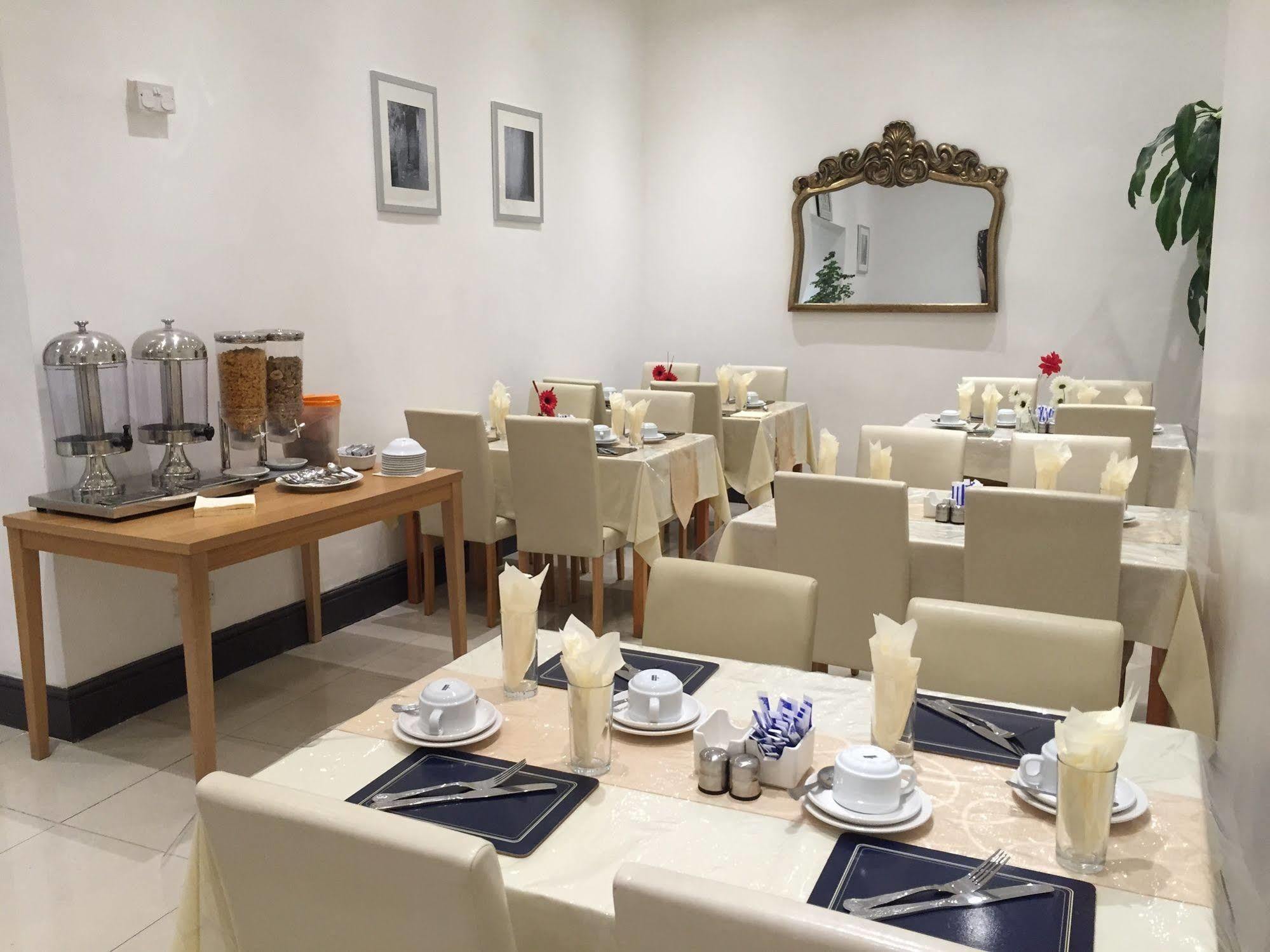 Oyo Firs Lodge London Heathrow Hounslow Exteriér fotografie