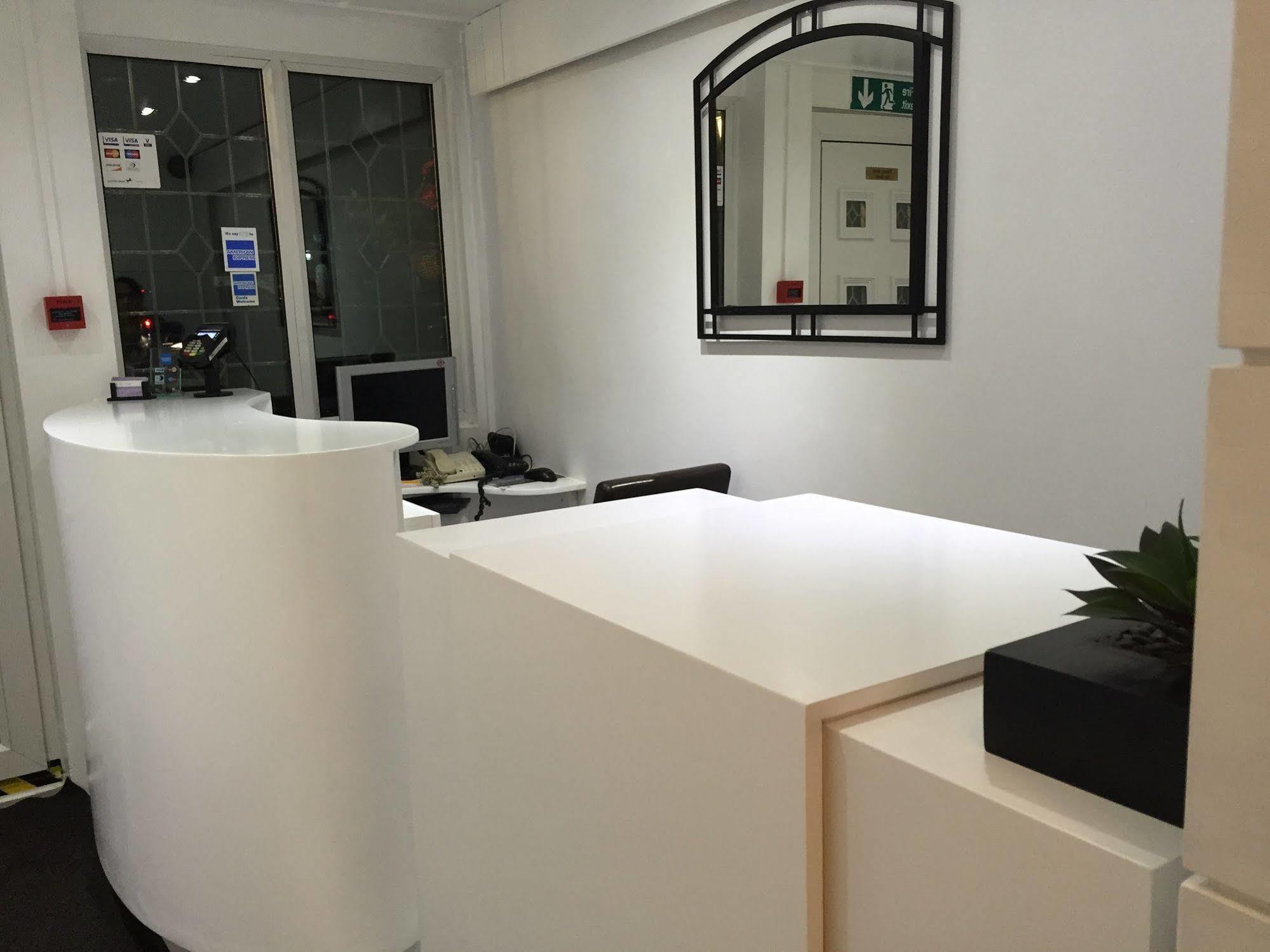 Oyo Firs Lodge London Heathrow Hounslow Exteriér fotografie